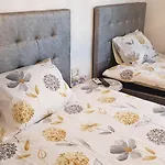 Sunshine Court Budget Bed & Breakfast 4*