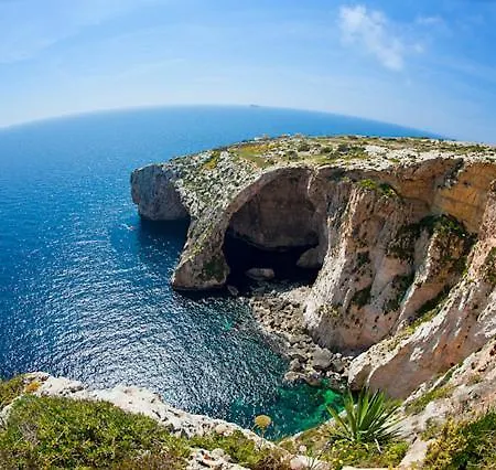 Sunshine Court Budget Bed & Breakfast 4*