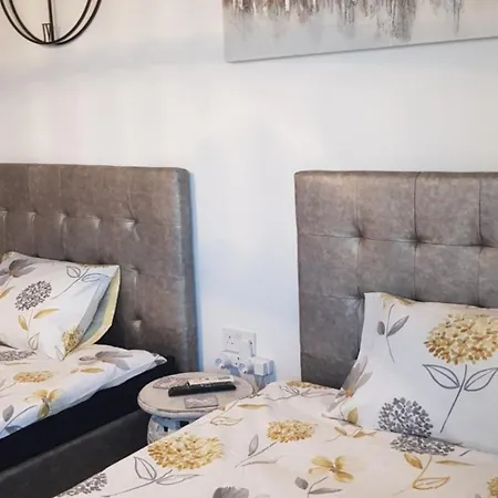 Sunshine Court Budget Bed & Breakfast *