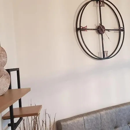 Sunshine Court Budget Bed & Breakfast 4*