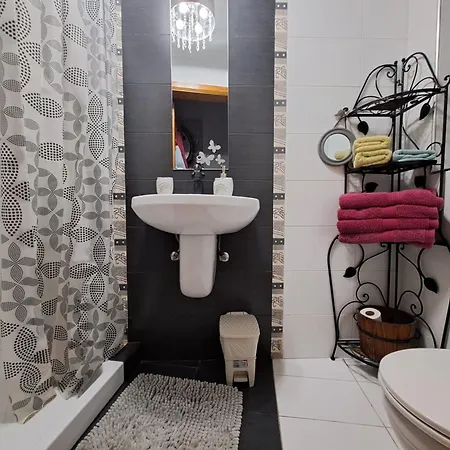 Sunshine Court Budget Bed & Breakfast 4*