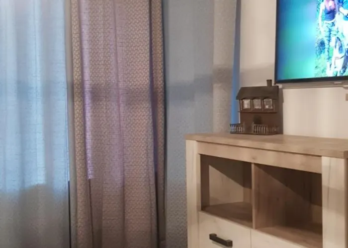 Sunshine Court Budget Bed & Breakfast 4*