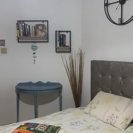 Sunshine Court Budget Bed & Breakfast *