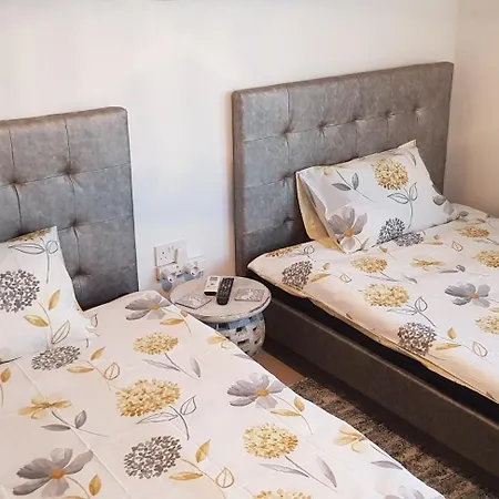 Bed & Breakfast Sunshine Court Budget *