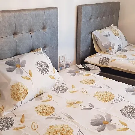 Sunshine Court Budget Bed & Breakfast *