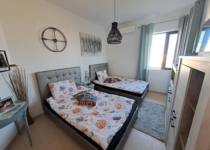 Sunshine Court Budget Oda ve Kahvaltı 4*