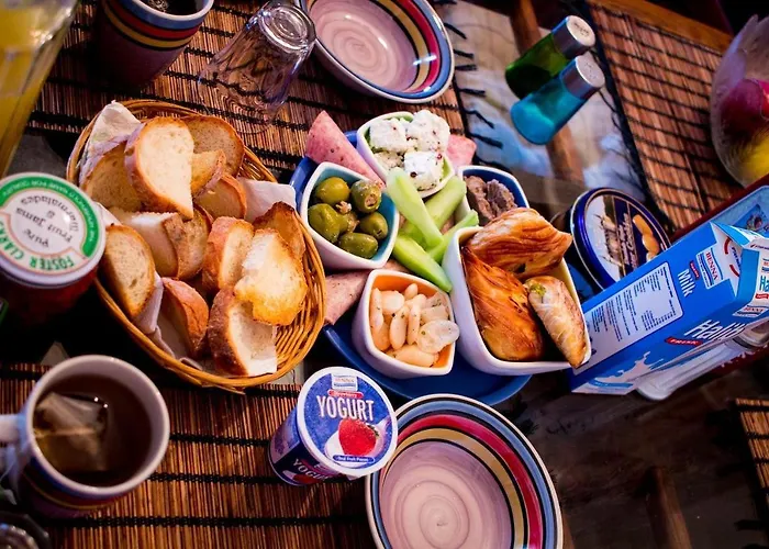 Sunshine Court Budget Oda ve Kahvaltı 4*